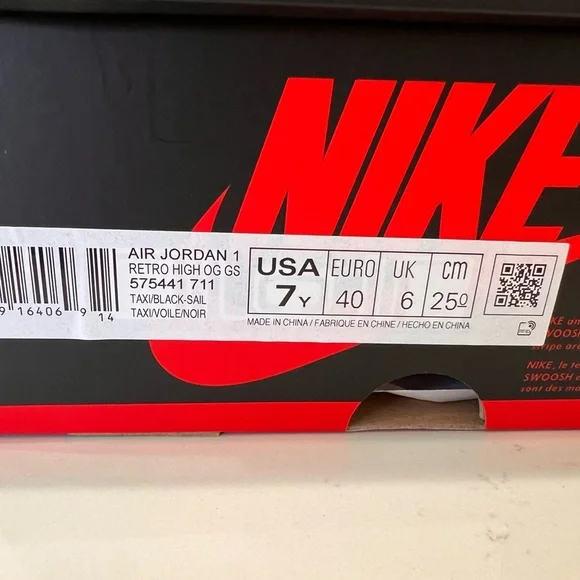 Youth Air Jordans size 7 - Picture 4 of 4